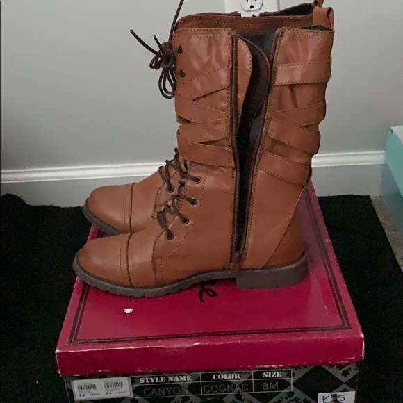 Boots - Picture 5 of 6